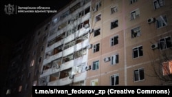 Дрон чабуулуна кабылган кабаттуу үй. Запорожье облусу. 29-январь, 2026-жыл.