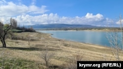 Быстро мелеющее Белогорское водохранилище. 13 апреля 2026 года.