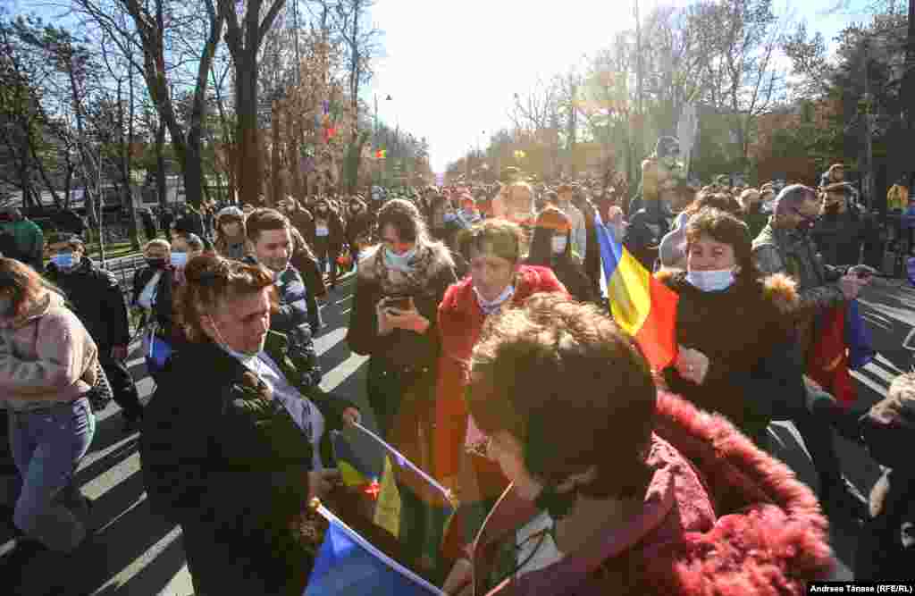 Acest act a avut loc după ce, la data de 27 martie 1918, respectiv 28 noiembrie 1918, organele reprezentative ale Basarabiei şi Bucovinei au votat unirea.