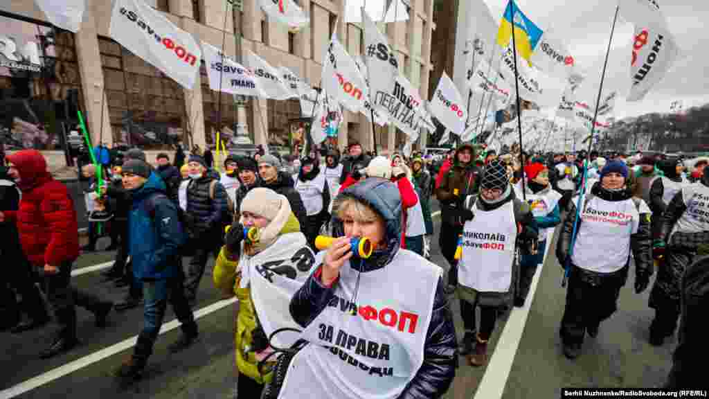 Після мітингу під Верховною Радою &laquo;фопівці&raquo; рушили маршем центральними вулицями Києва