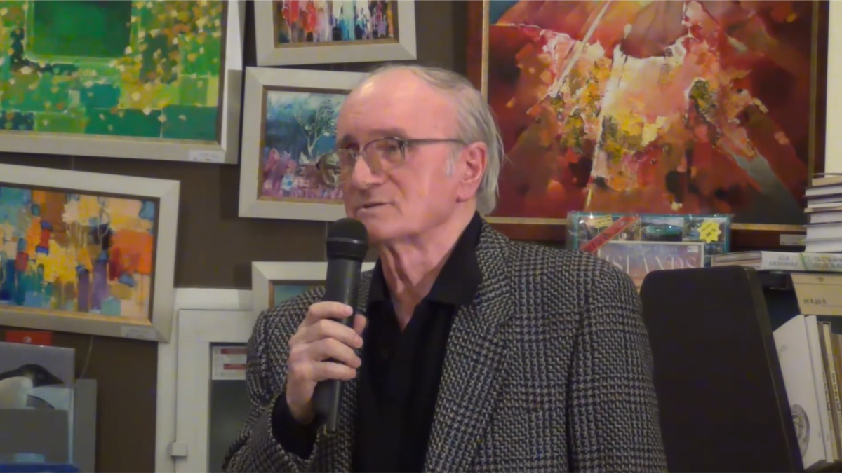 Скромен, тих и обичан български поет. Така най-често е описван