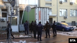 Се чека транспортот на 45-те тела од автобуската несреа во Бугарија да бидат пренесени од Софија. 