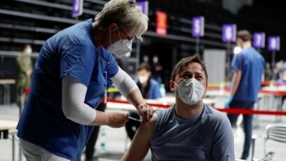 Министър председателят на Чехия Петр Фиала съобщи в сряда че ваксинационните