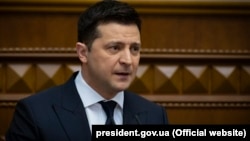 «Я думаю, всі одноголосно підтримують, щоб звільнити пана Трухіна з партії «Слуга народу», – заявив президент