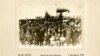 Manifestanți și soldați participanți la Marea Adunare de la Alba Iulia, 1 Decembrie 1918. Una din cele numai cinci fotografii originale. Biblioteca Centrală Universitară Cluj. 