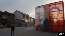 Bilbord sa likom turskog predsednika Erdoana u Suvoj Reci na Kosovu 2010. godine, tokom njegove posete Kosovu