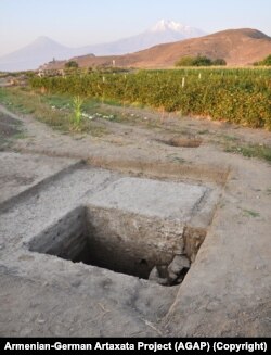 Ezen a helyen folytak az ásatások, amelyek feltárták a római vízvezetéket