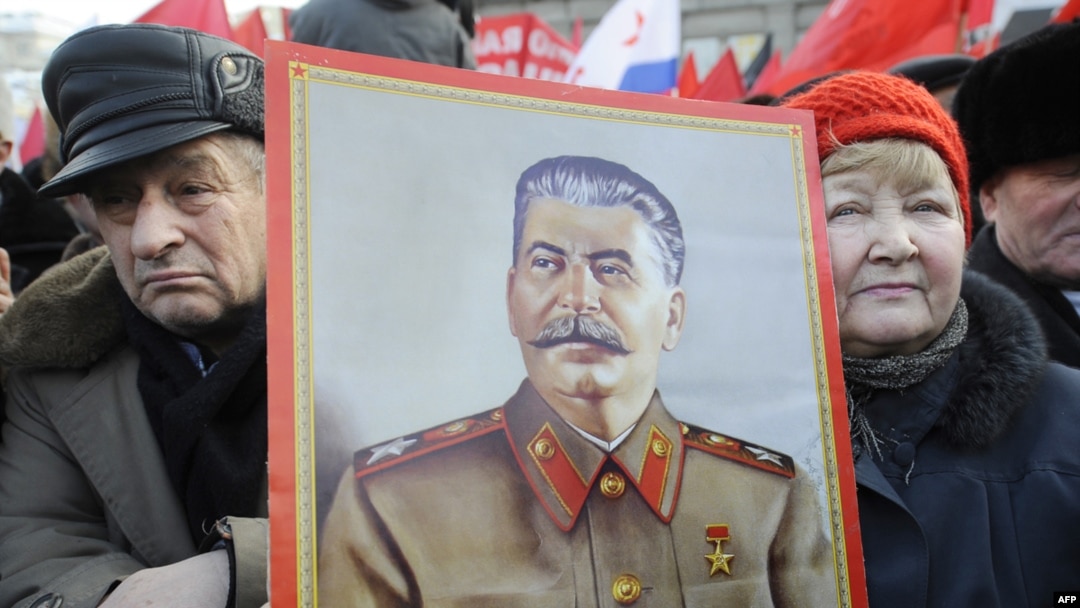 Вот таким мудрым вождем могут увидеть Сталина москвичи.