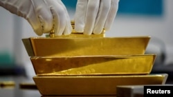 FILE PHOTO: Gold bars