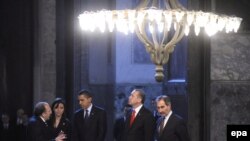 Премьер-министр Режеп Тайып Эрдоган жана президент Барак Обама Ыстамлдагы Айя София мечитинде, 7-апрель 2009