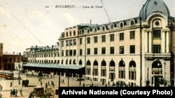 Clădirea Gării de Nord din București într-o ilustrată de la finele sec. XIX. A fost inaugurată în 1872, în prezența domnitorului Carol I. Arhivele Naționale.