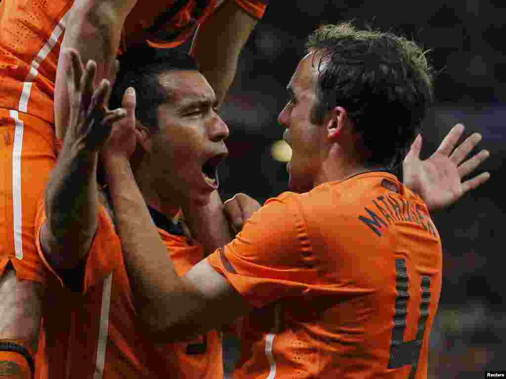 URUQVAY-HOLLANDİYA – 2:3