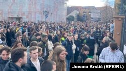 Studenti ispred Gimnazije "Jovan Jovanović Zmaj", 17. decembar 2024.