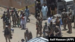 Forțele de ordine înconjoară zona unde a avut loc o explozie în Karachi, pe 19 iunie