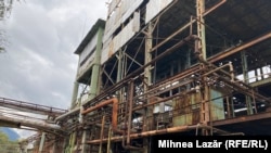 Instalații dezafectate la fostul combinat chimic „Victoria”. Foto: Mihnea Lazăr