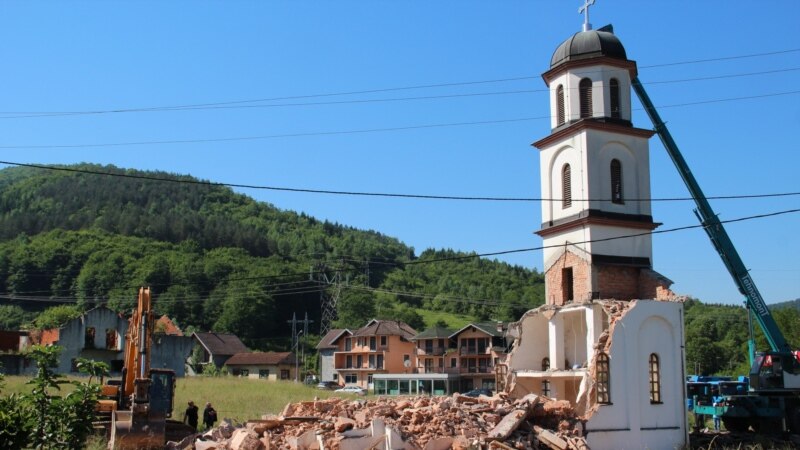 Počelo uklanjanje crkve podignute u dvorištu Fate Orlović