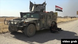 Iraqi troops advancing past villages on their way toward Mosul on October 21, 2016.