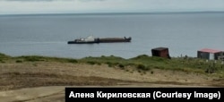 Rečni teretni brod OT-2069 usidren blizu Voroncova.