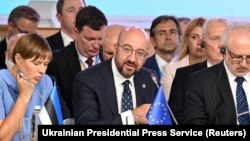 UE nu recunoaște și nu va recunoaște niciodată anexarea ilegală a Crimeii și Sevastopului de către Rusia, a spus, luni, președintele Consiliului European, Charles Michel (centru).