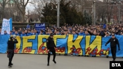 След като сметките на фирмите, свързани с Васил Божков, бяха запорирани феновете на клуба се превърнаха в основен източник на приходи