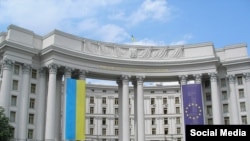 უკრაინის საგარეო უწყება აღნიშნულ გადაწყვეტილებას აფასებს, როგორც რუსეთის აგრესიის წინააღმდეგ ბრძოლის ნაწილს.