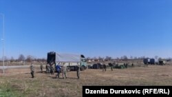 Postavljanje šatora na graničnom prelazu Izačić u Bosni i Hercegovini