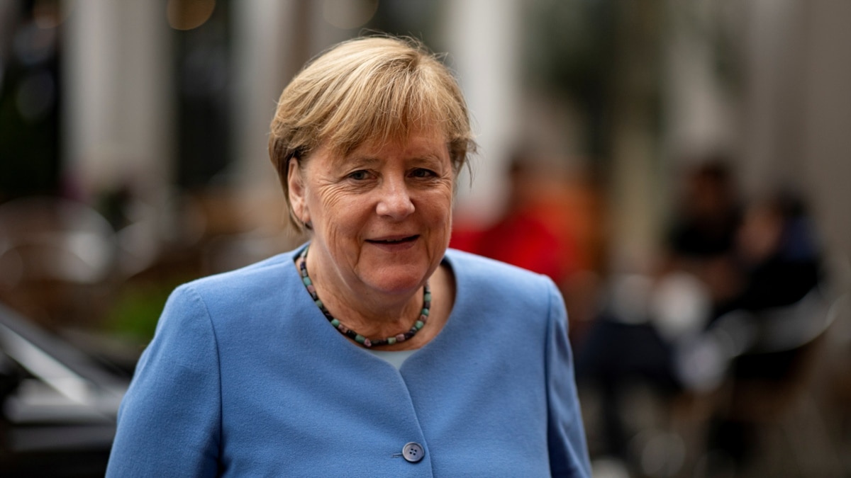 Меркель залишає посаду канцлера. У Берліні провели прощальну церемонію 