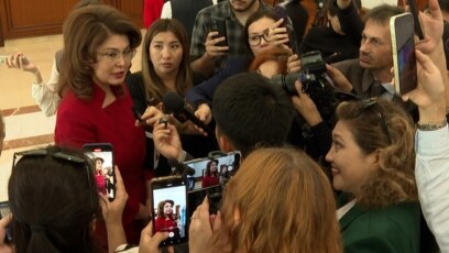 Ұзын бойлы қызбен секс видеосы