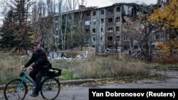 Ще 1% відповіли, що готові терпіти близько року, а 15% – пів року чи декілька місяців.