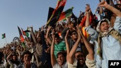 آرشیف، علاقه مندان بازی فوتبال در استدیوم فوتبال کابل
