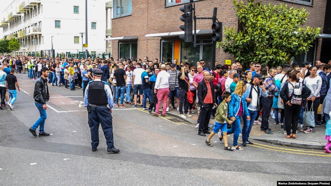 Coadă la secția de votare, la Londra.