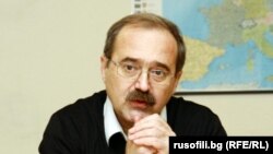 Yuri Borisov este secretar al Mișcării Rusofilii, de la Sofia, care pledează pentru apropierea de Moscova, și fost redactor-șef al oficiosului socialist „Duma”