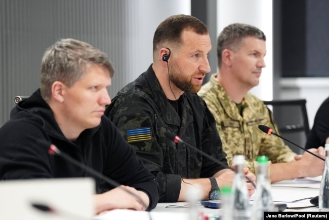 Євгеній Хмара, на той момент в.о. міністра оборони України, бере участь у зустрічі з міністром оборони Великої Британії Весом Стрітінгом (не на фото) у Києві під час його одноденного візиту, 5 серпня 2026 року
