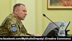 Mihailo Drapatîi l-a succedat în funcție pe generalul Oleksandr Sîrski