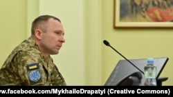 Драпатий подякував своєму попереднику на посаді головнокомандувача ЗСУ Олександру Сирському за «послідовну роботу зі зміцнення українського війська – я в ньому виріс»