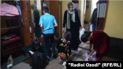 Фариза Ҷӯраева бо фарзандонаш