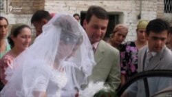 Вакили порлумон: "Бовар намекунам, ки мансабдоре ду зан дошта бошад"