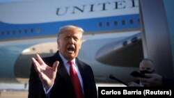  Američki predsjednik Donald Trump u obraćanju novinarima pred odlazak u Texas kako bi posjetio granični zid sa Mexicom