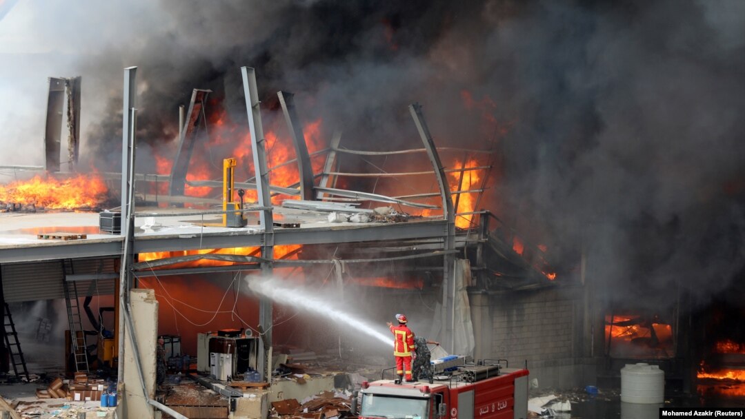 Incendiul se manifestă în zona depozitelor deja distruse de explozia din portul din Beirut din 4 august