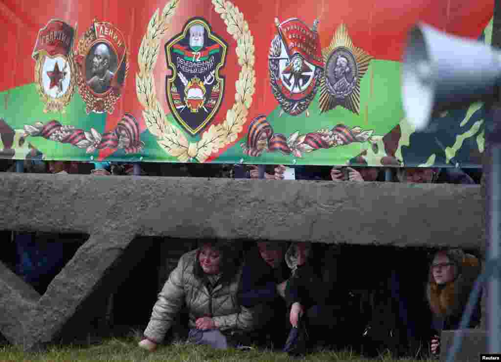 People watch as Belarusian soldiers from the Defense Ministry take oaths at their base near the town of Borisov. (Reuters/Vasily Fedosenko)