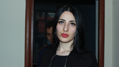 Бала емізу кезіндегі жалаңаш фото