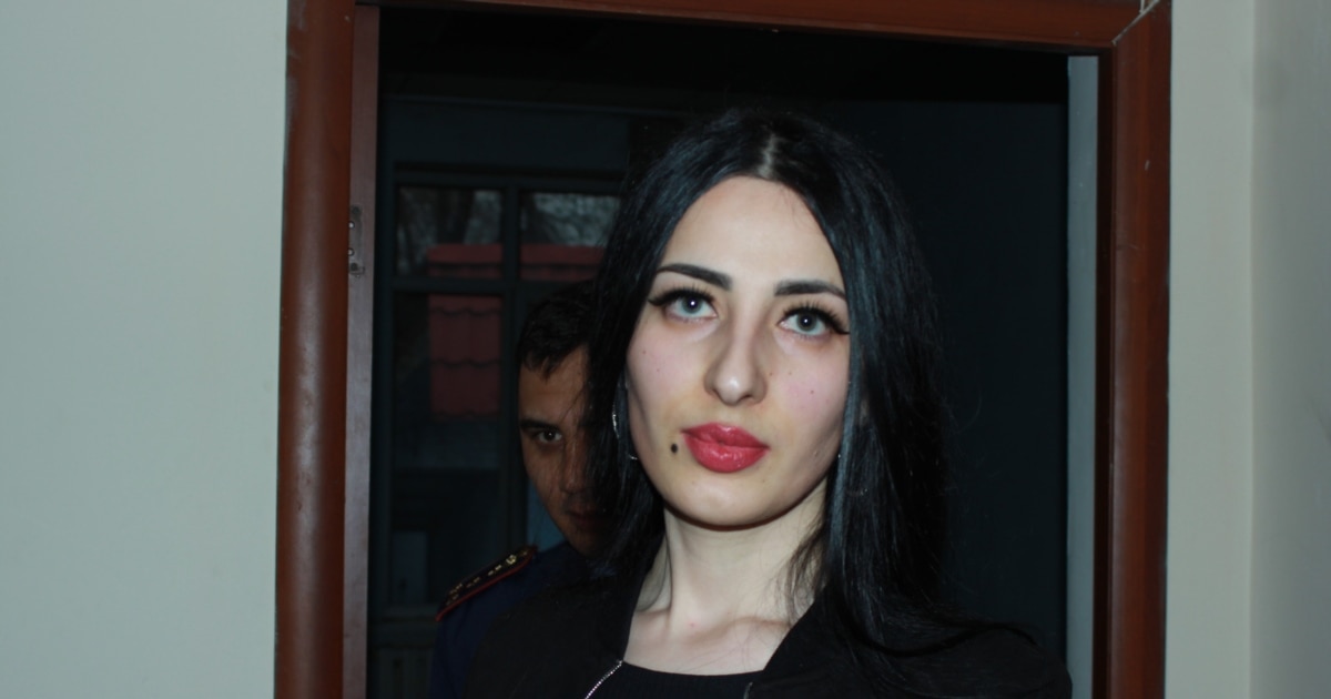 Ананың эротикасы Кеудесі қатайған жас қызбен жыныстық қатынас видеосы