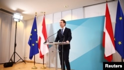Sebastian Kurz volt osztrák kancellár bejelenti lemondását minden politikai szerepéről Bécsben 2021. december 2-án