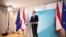 Sebastian Kurz volt osztrák kancellár bejelenti lemondását minden politikai szerepéről Bécsben 2021. december 2-án