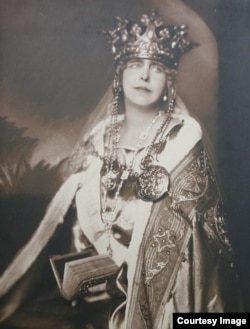 Regina Maria a jucat un rol fundamental în recunoașterea Marii Uniri prin participarea la Conferința de Pace de la Paris din 1919. În imaginea alăturată, Regina Maria se află la încoronarea la Alba Iulia, la 15 octombrie 1922.