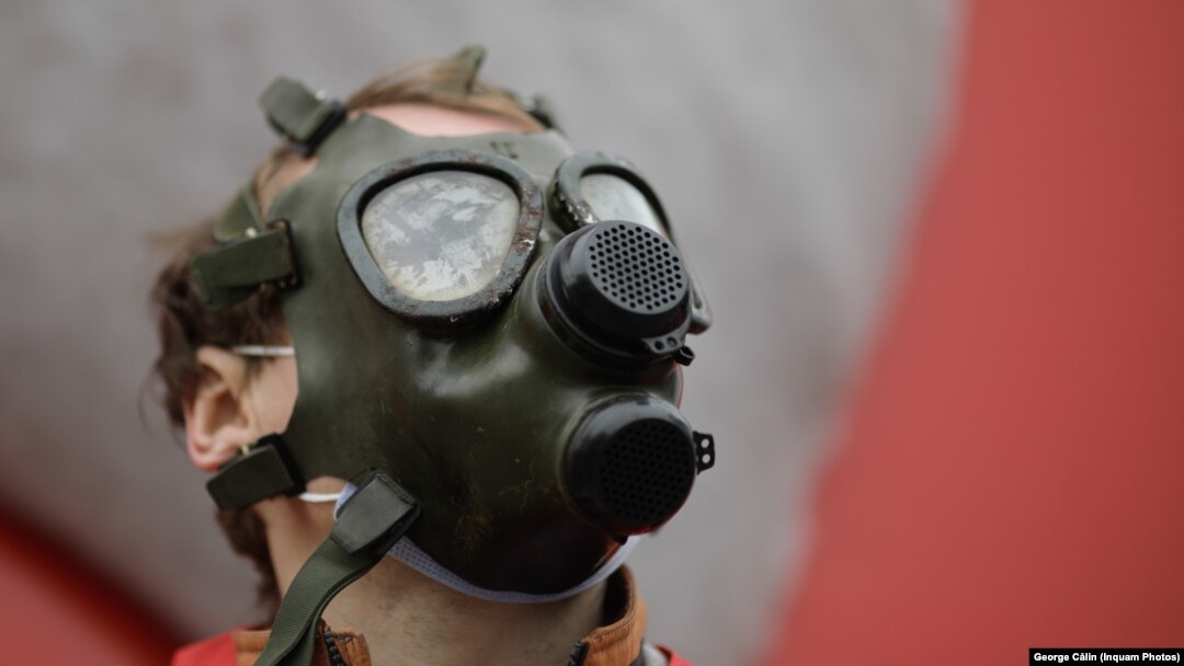 România trebuia să transmită Comisiei primul său program național de control al poluării atmosferice până pe 1 aprilie 2019, însă programul respectiv nici măcar nu a fost încă adoptat. (Imagine de la protestul Declic față de poluarea din București, aprilie 2021)
