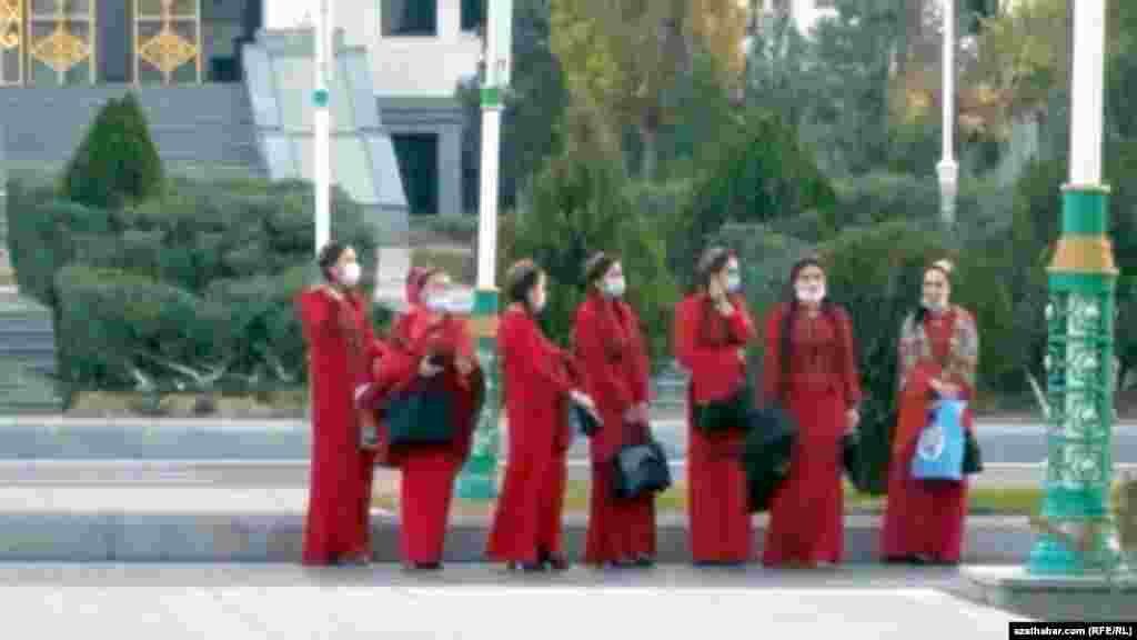 Ашхабадские студентки в униформе&nbsp;