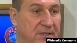 Vladimir Bazanov, predsednik Fudbalskog saveza Belorusije priveden je, prema pisanju čeških medija, zbog kršenja pravila za ulazak u zemlju usled pandemije COVID-19.