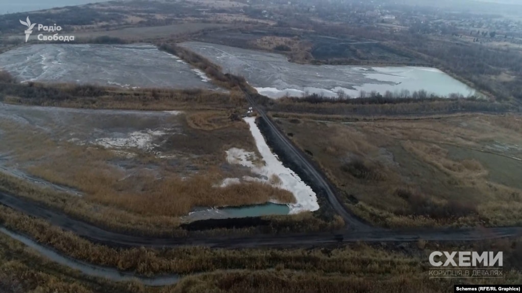 Золошлакопроводом небезпечні відходи від згорання вугілля із водою потрапляють у спеціальне місце для зберігання відходів станції – золовідвал