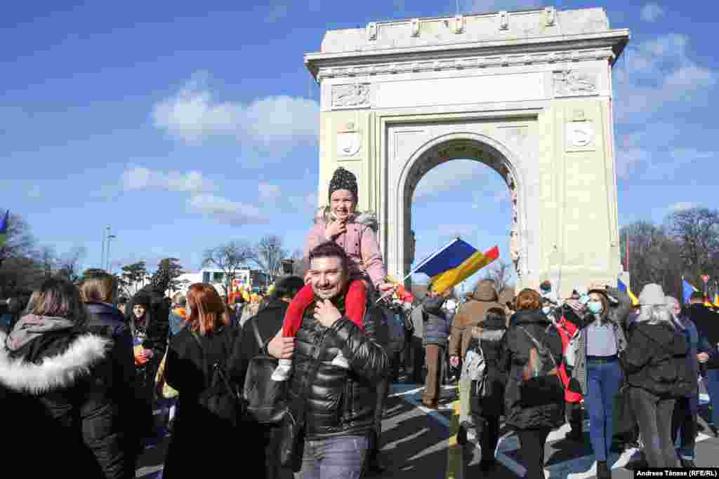 Guvernul ungar a încercat să oprească secesiunea românilor prin trimiterea lui Oszkár Jászi, ministrul naționalităților, la Arad, pentru tratative cu fruntașii transilvăneni. Acestor negocieri le-a pus capăt Iuliu Maniu, la 14 noiembrie 1918, care a afirmat: &bdquo;Noi vrem separarea deplină de Ungaria&rdquo;.